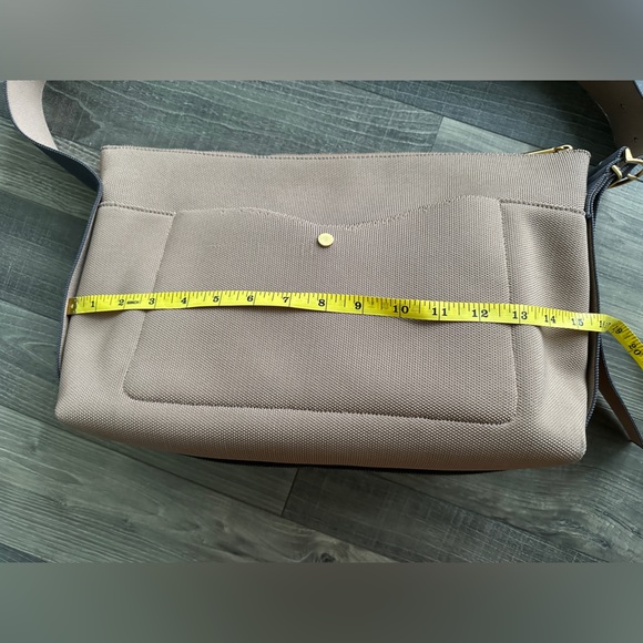 Cuyana Shoulder Bag - Picture 6 of 12